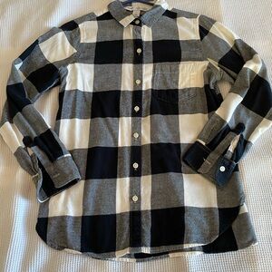 3 for 15$! Buffalo Plaid Black and White flannel button down shirt. Size S.